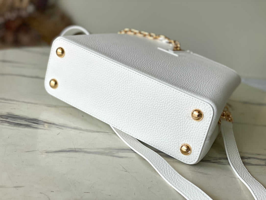 LV Capucines BB White size 27 x 18 x 9 cm
